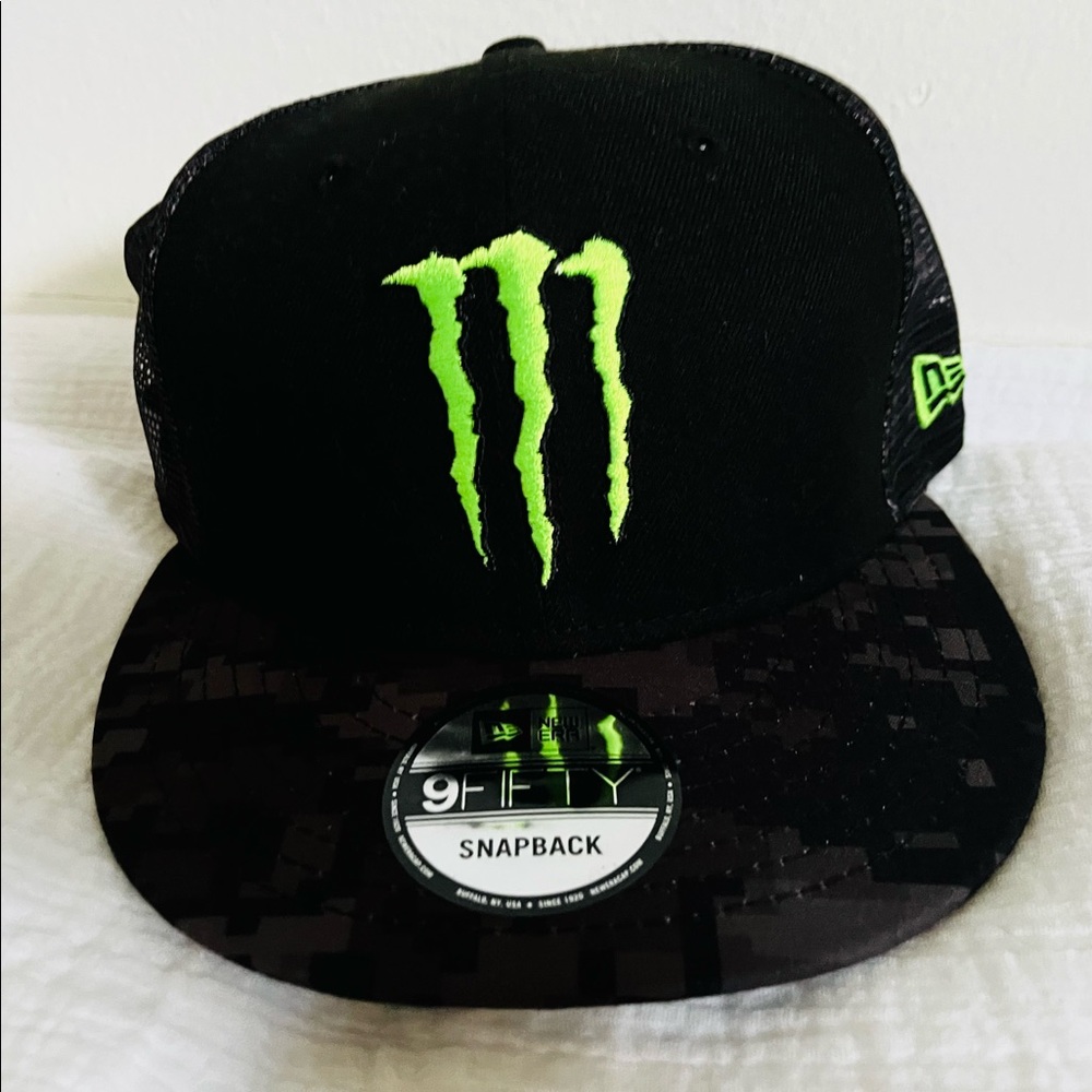 MONSTER ENERGY HAT HAS NEVER BEEN WORN NEW